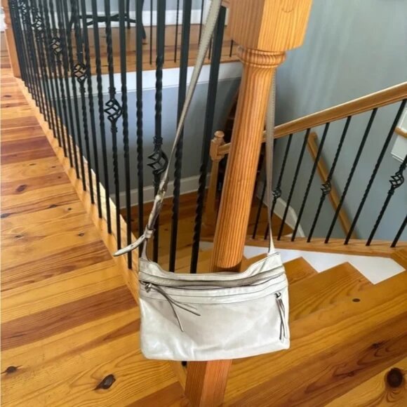 HOBO International LARKIN Crossbody Purse - Picture 2 of 9